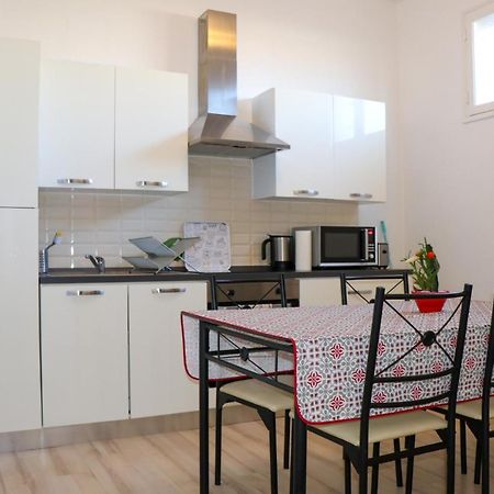 פאמייר Appart Aux Deux Colombes Avec Balcon Et Garage מראה חיצוני תמונה